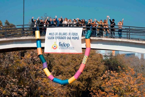 Un collar de fideos gigante recorre Providencia